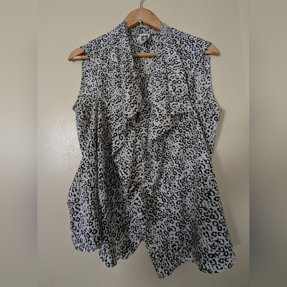 Anne Klein Sleeveless Leopard print Black/White Blouse      Size XL